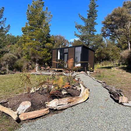 Ruru Tiny House By Tiny Away Villa Rangihaeata Buitenkant foto
