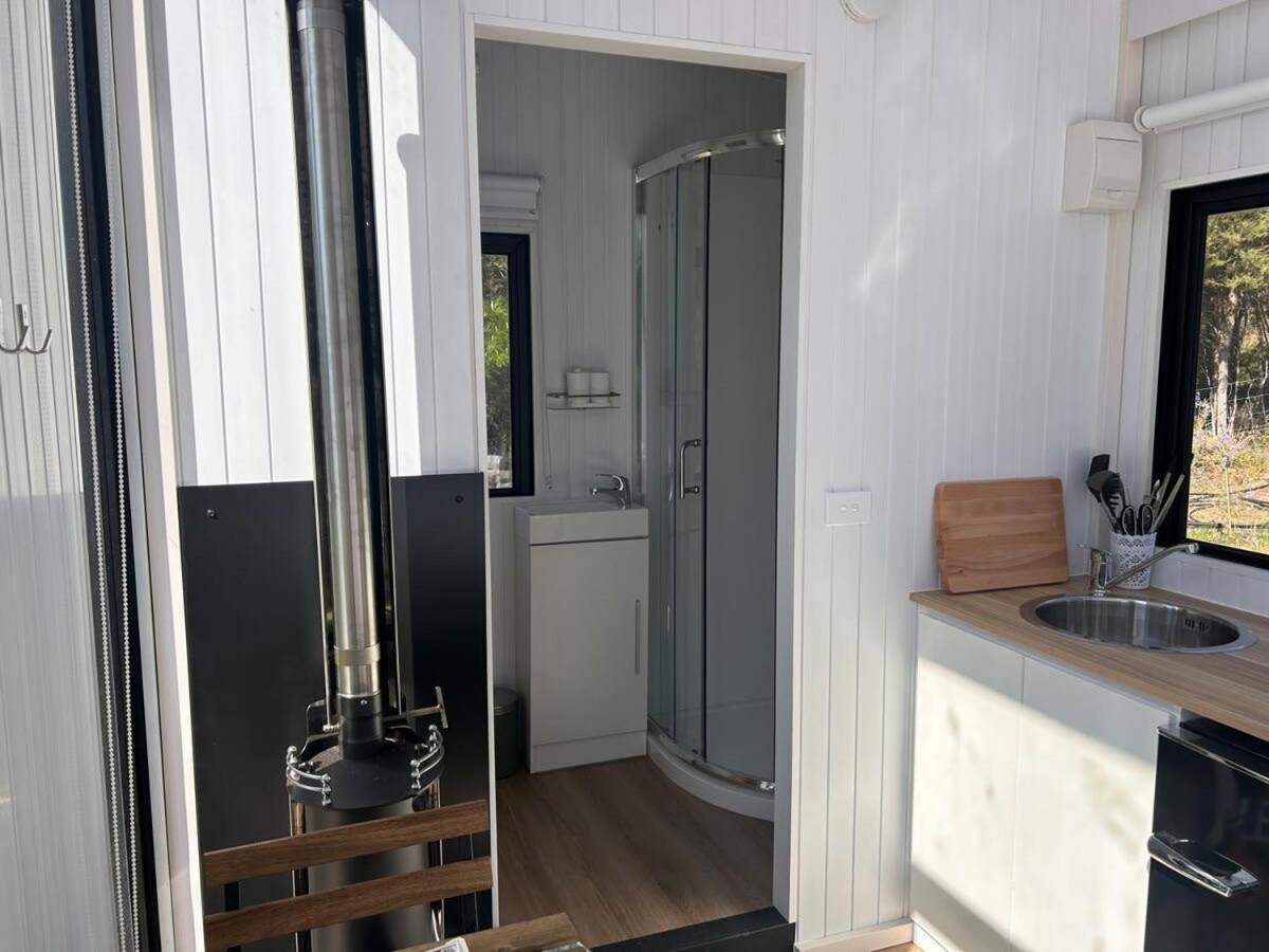 Ruru Tiny House By Tiny Away Villa Rangihaeata Buitenkant foto