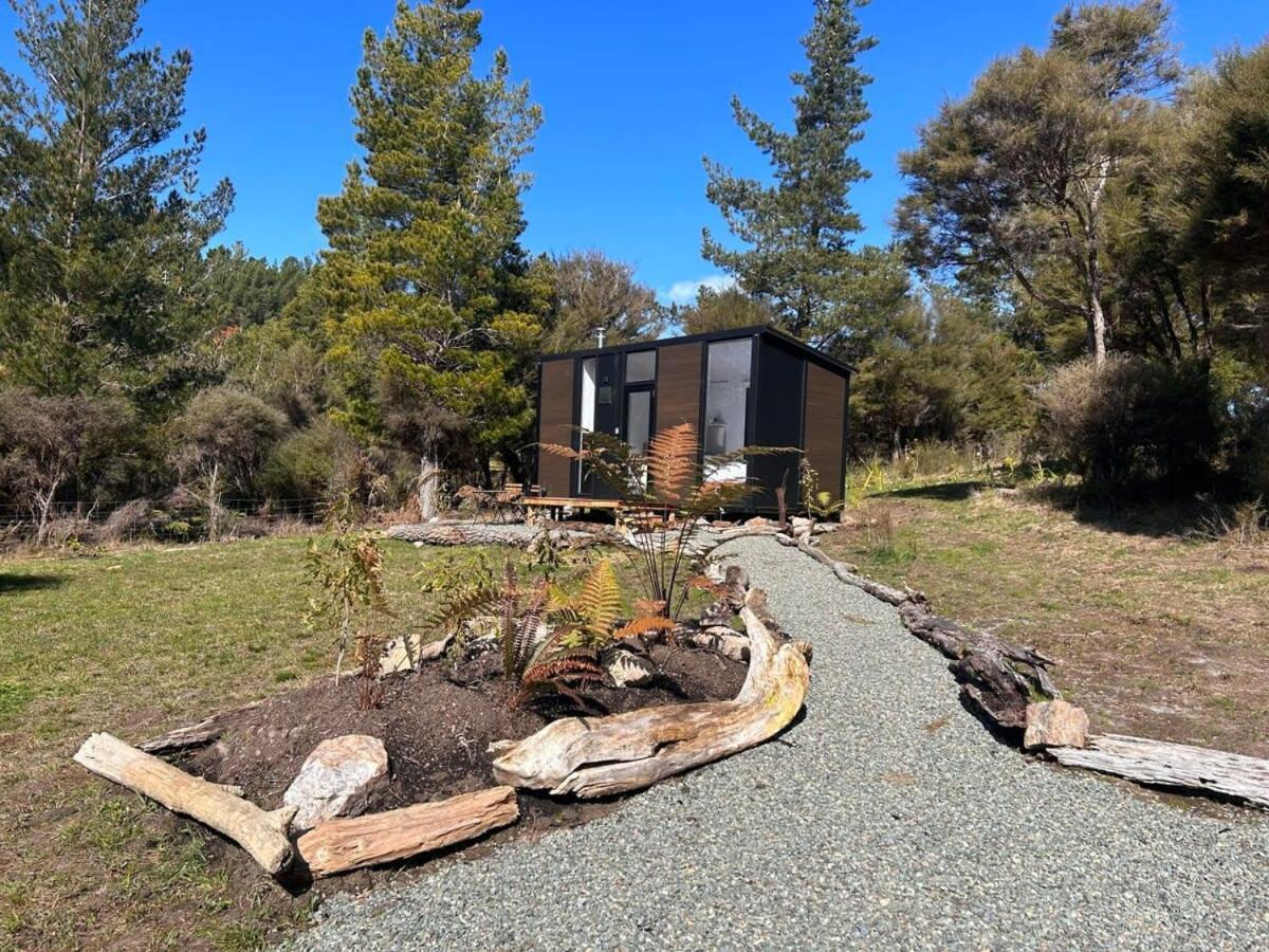 Ruru Tiny House By Tiny Away Villa Rangihaeata Buitenkant foto